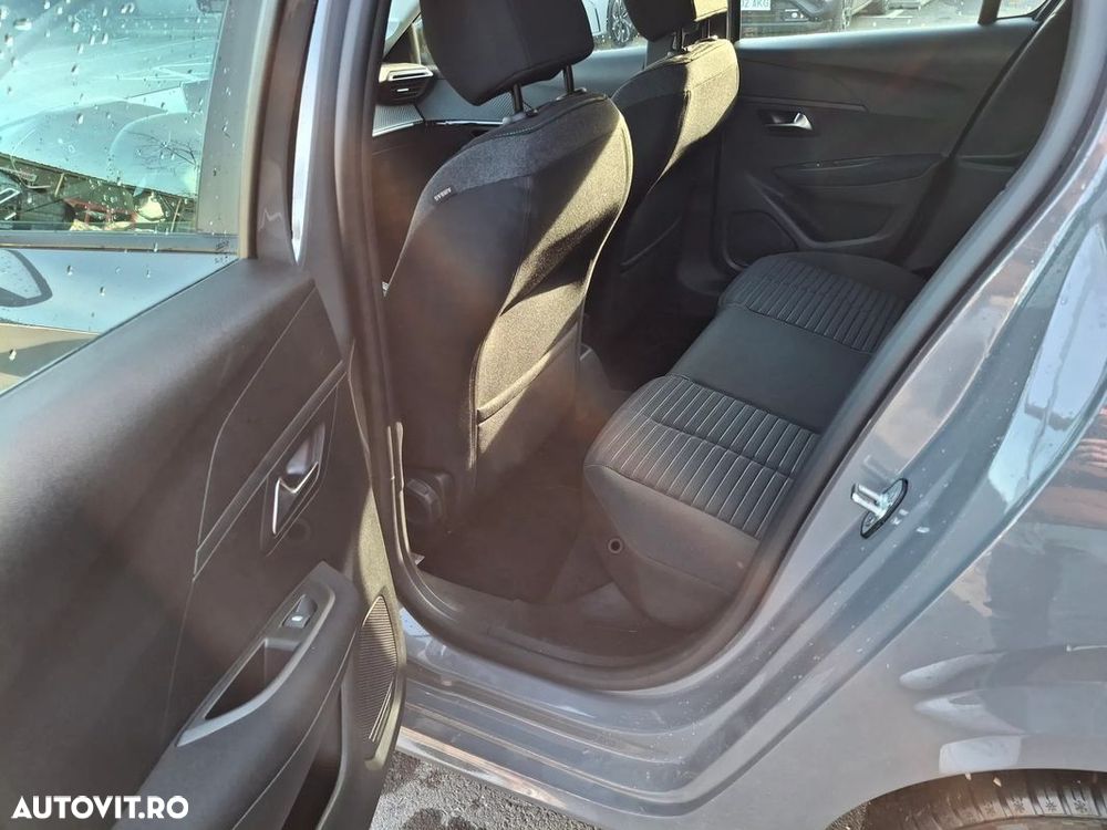 Peugeot 208 - 23