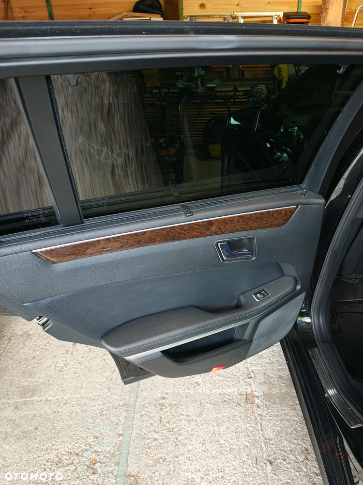 Mercedes-Benz Klasa E 200 CGI BlueEff - 15