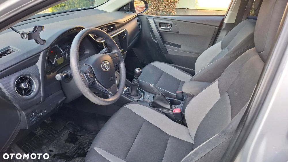 Toyota Auris - 11
