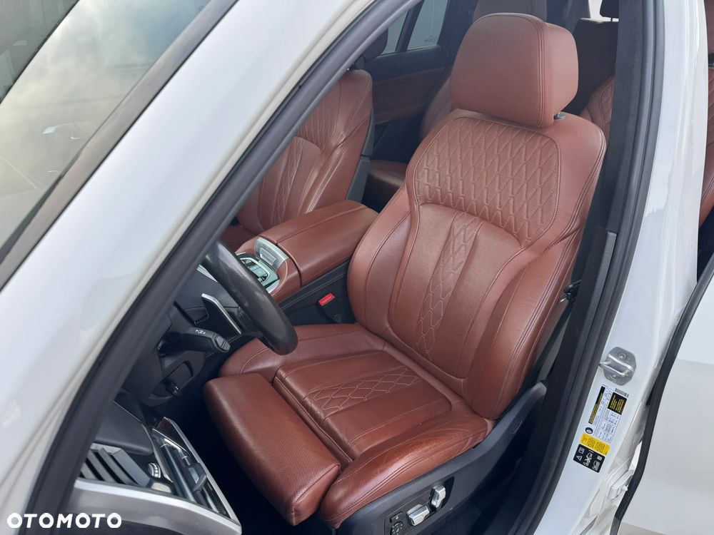 BMW X7 xDrive40i - 16