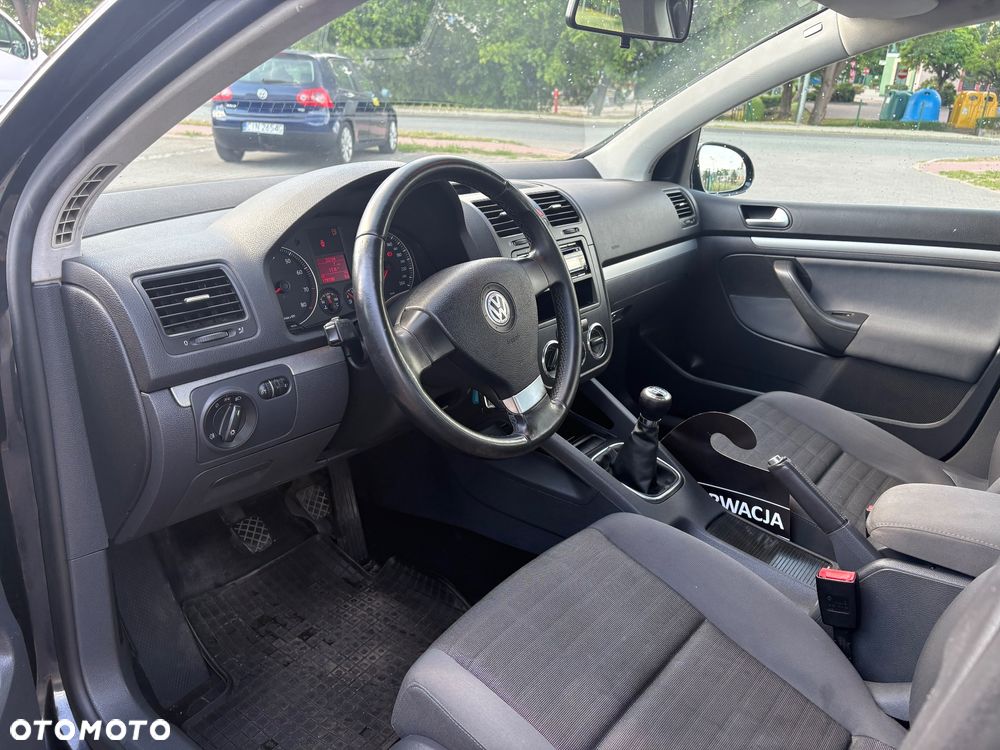 Volkswagen Golf 1.6 FSI Trendline - 6