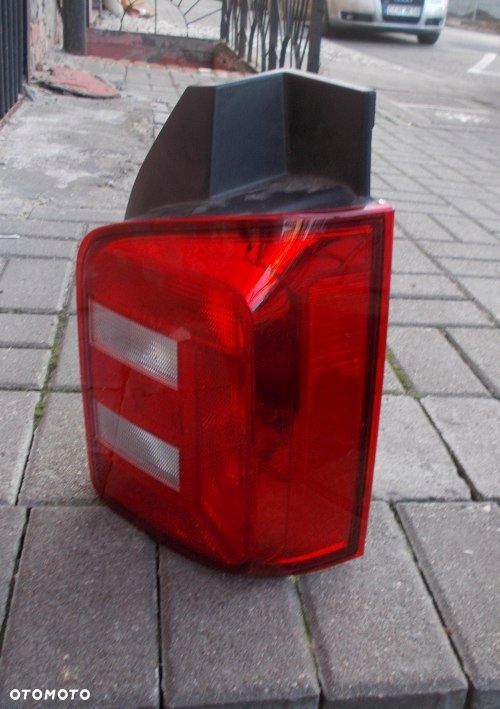 VW T5 LIFT 2009-2015 DRZWI PRAWA TYLNA LAMPA ZAMIENNIK - 2