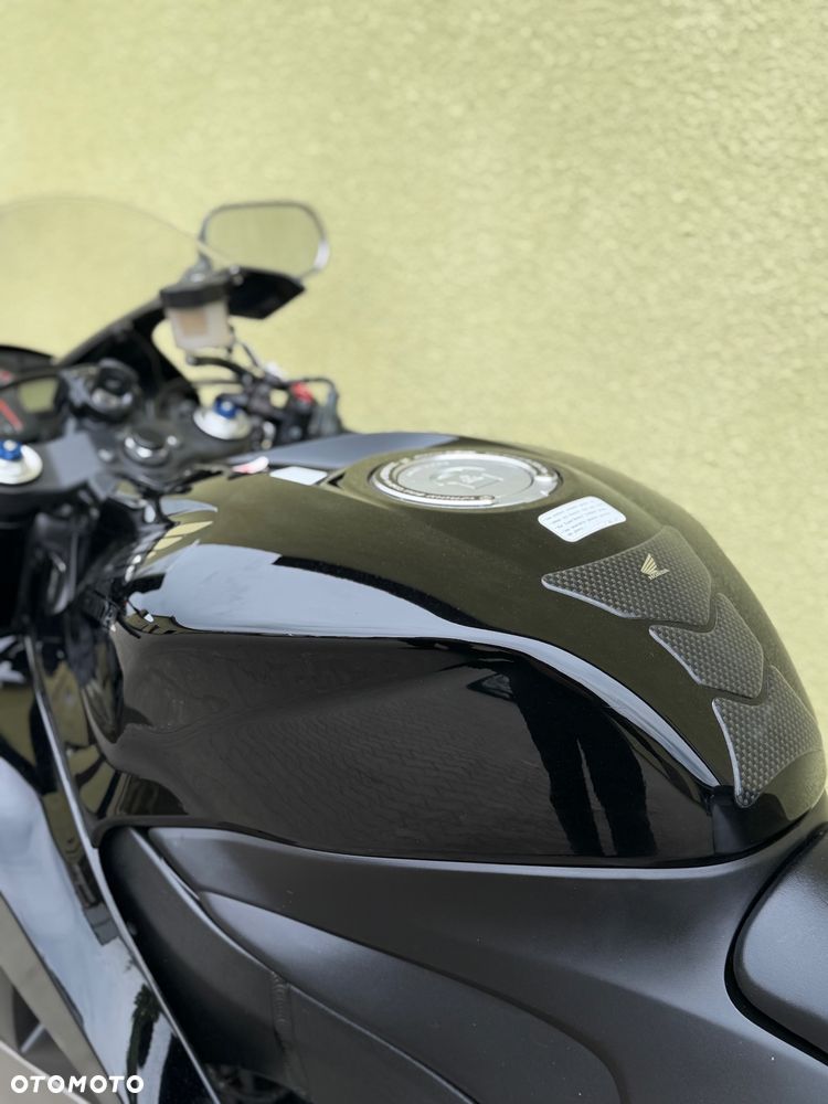 Honda CBR - 33