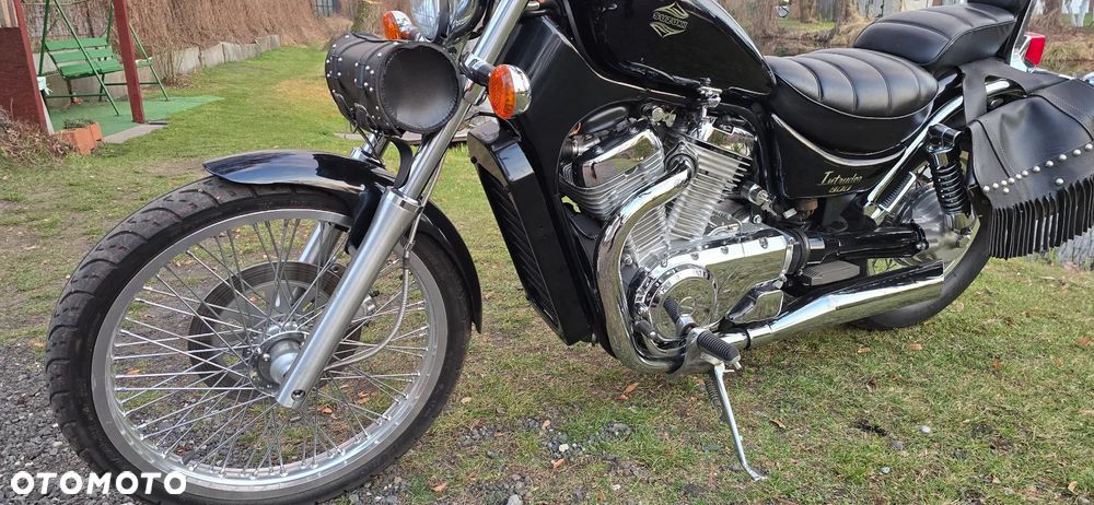 Suzuki Intruder - 3
