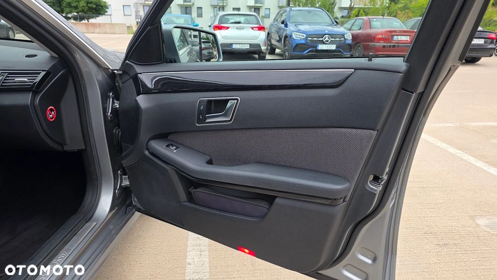 Mercedes-Benz Klasa E 200 CGI BlueEFFICIENCY 7G-TRONIC Avantgarde - 16