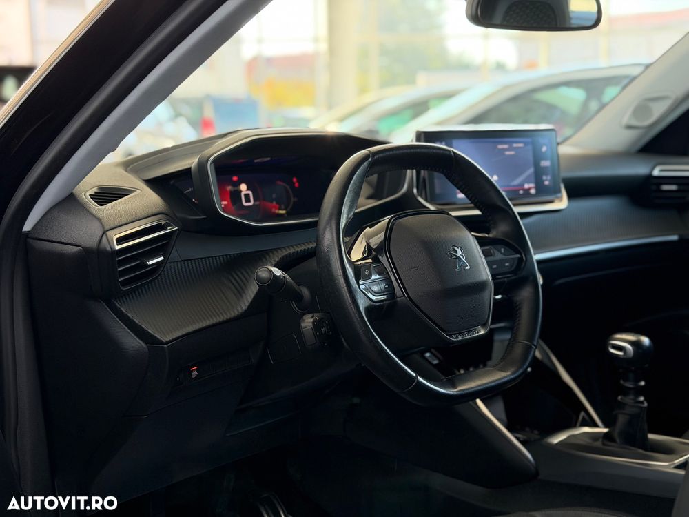 Peugeot 2008 - 11