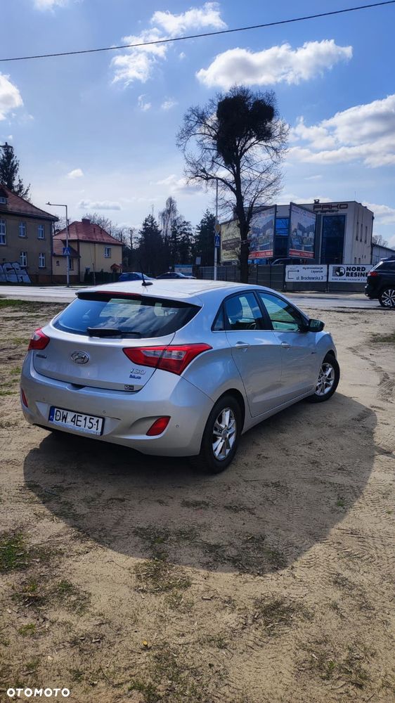 Hyundai i30 blue 1.6 CRDi Trend - 4