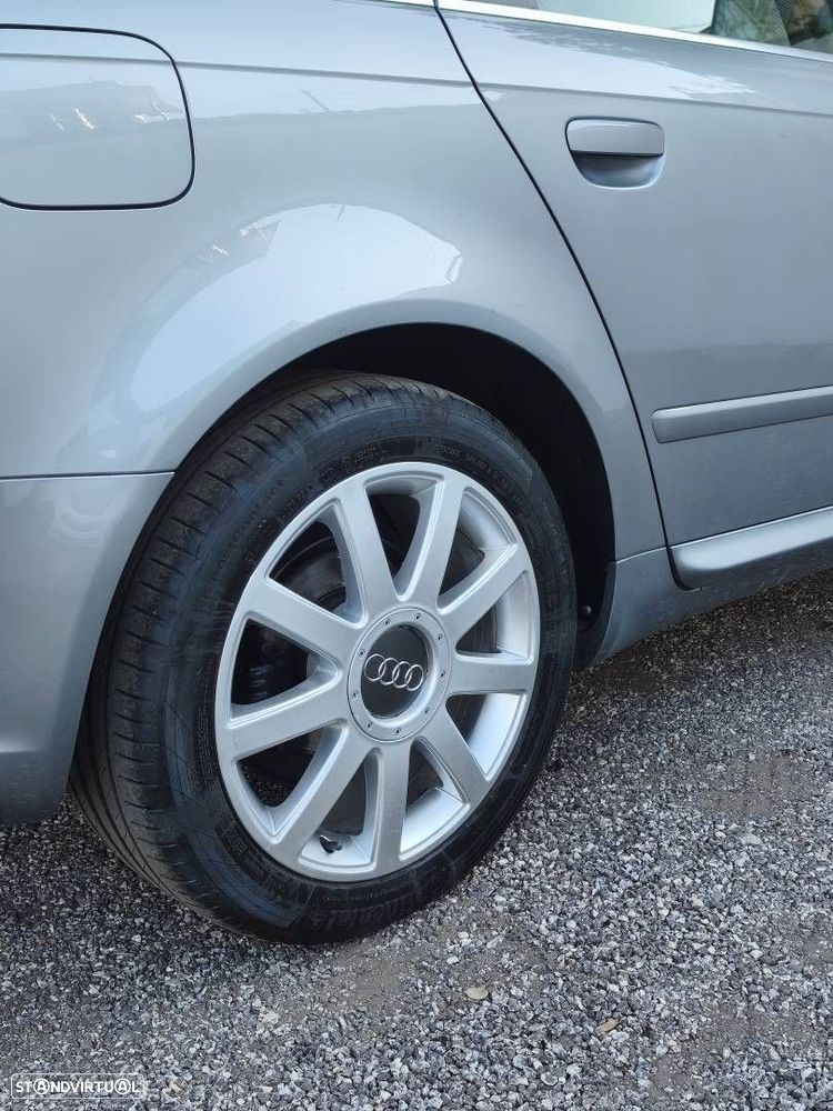 Audi A4 2.0 TDI S-line - 29