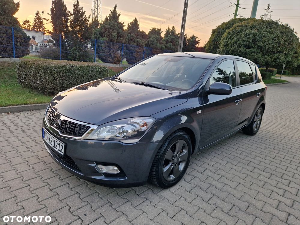Kia Ceed - 21