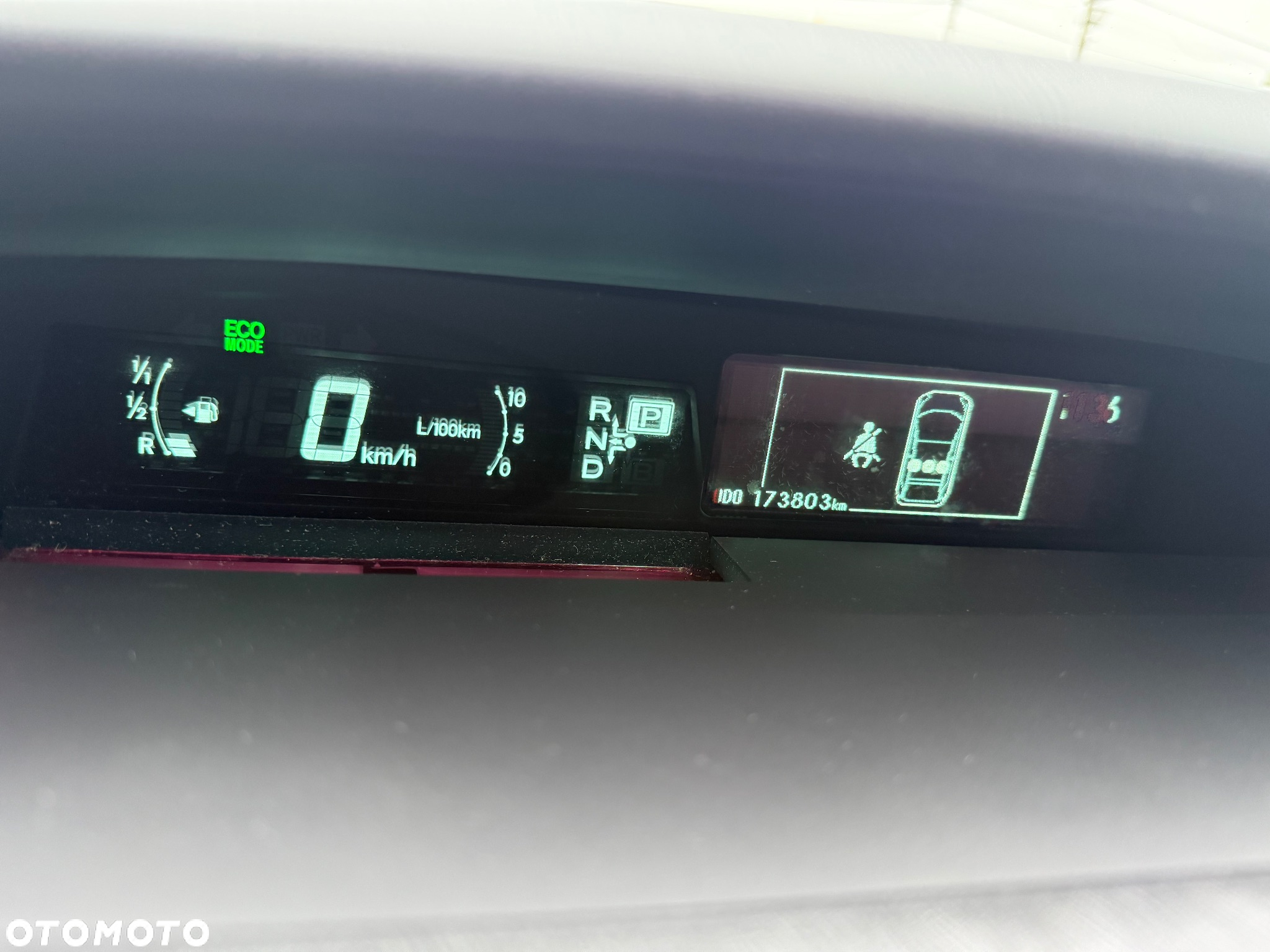 Toyota Prius 1.8 HSD Sol - 16