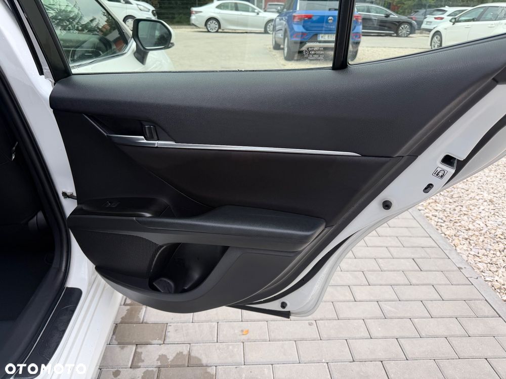 Toyota Camry 2.5 Hybrid Comfort CVT - 27