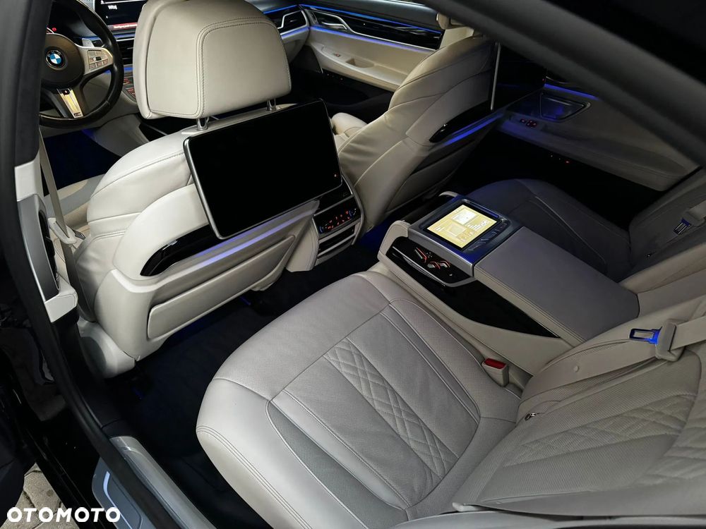 BMW Seria 7 750d xDrive sport - 34