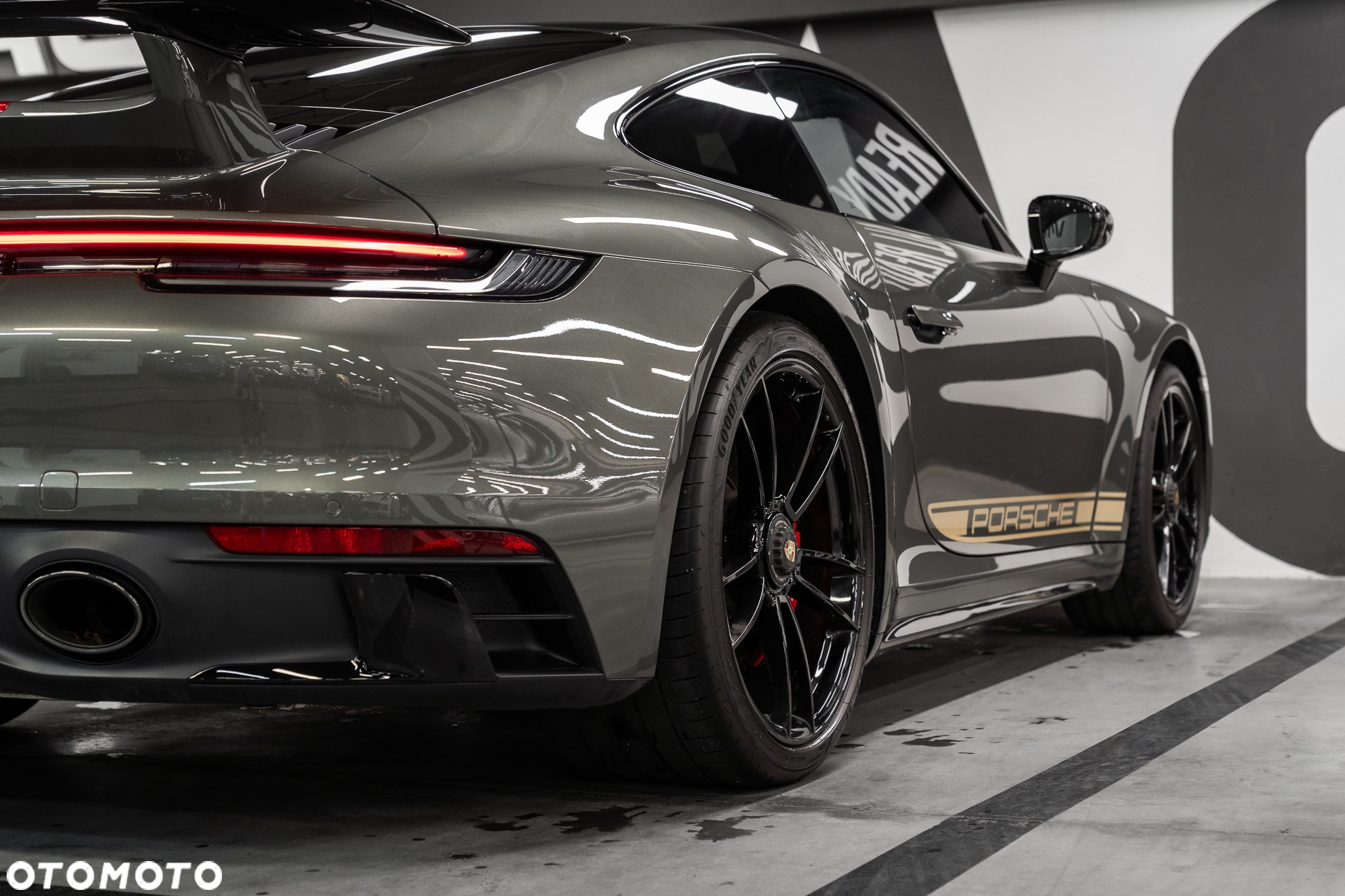 Porsche 911 Carrera 4 GTS - 22