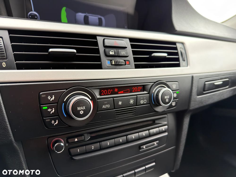 BMW Seria 3 325i Edition Exclusive - 32