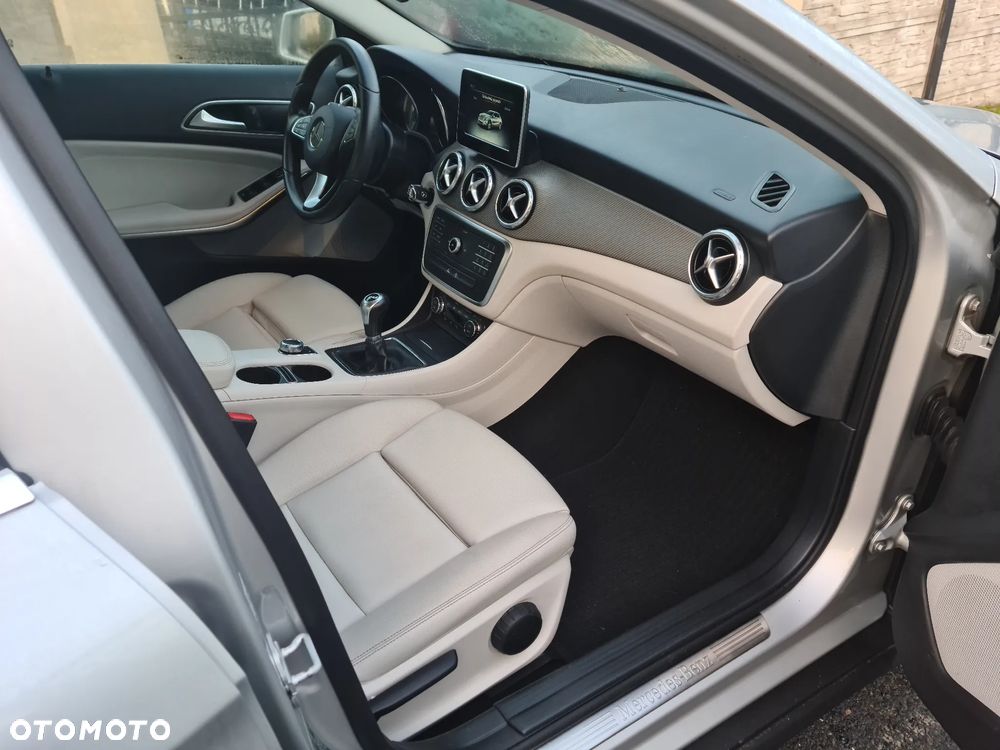 Mercedes-Benz GLA - 4