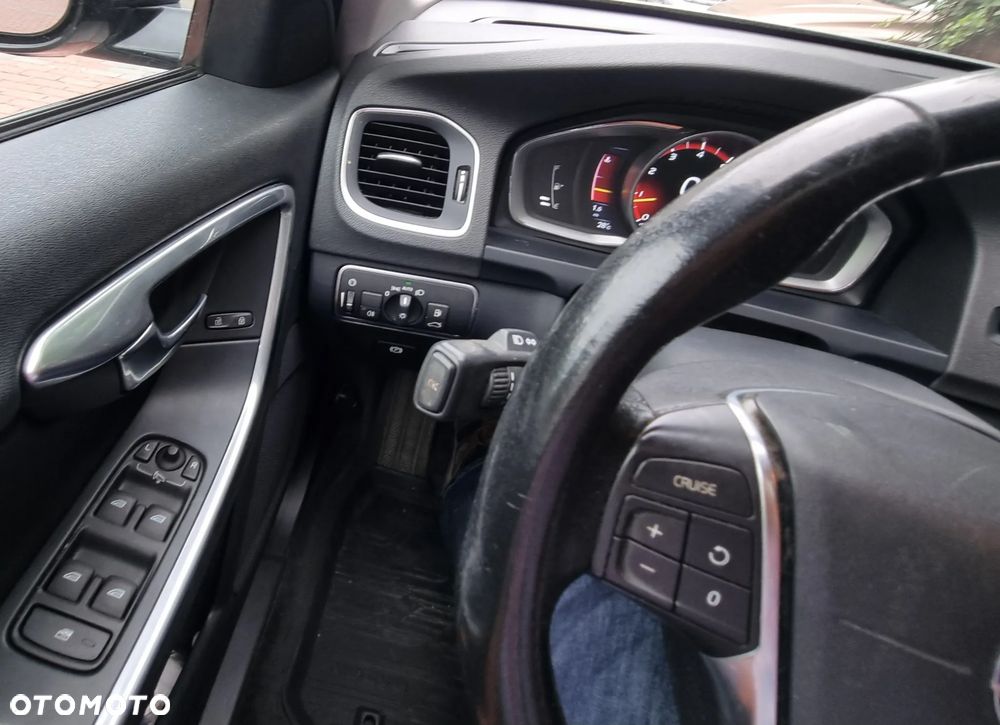 Volvo V60 Cross Country - 14