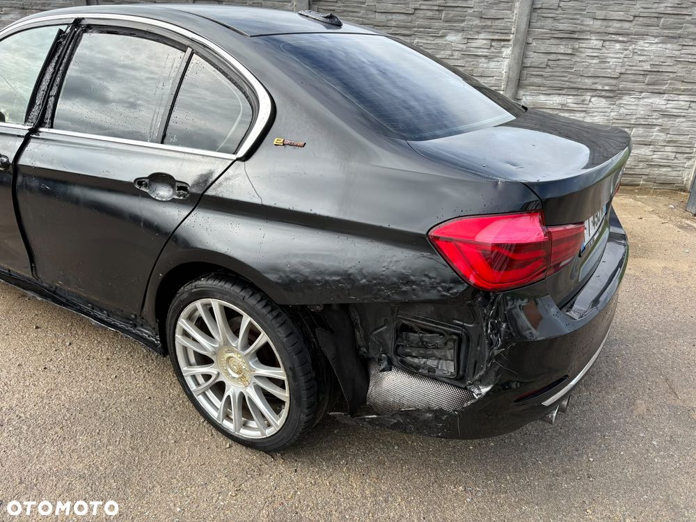 BMW Seria 3 330e iPerformance Sport Line - 31