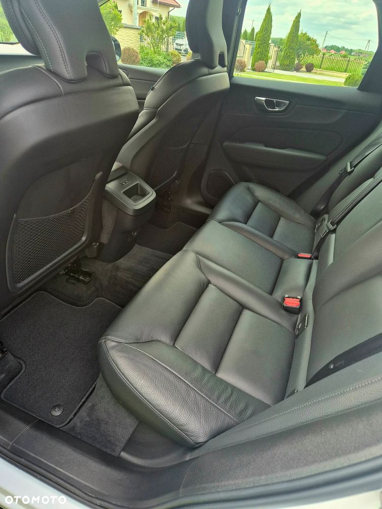 Volvo XC 60 B4 B Plus Dark - 7