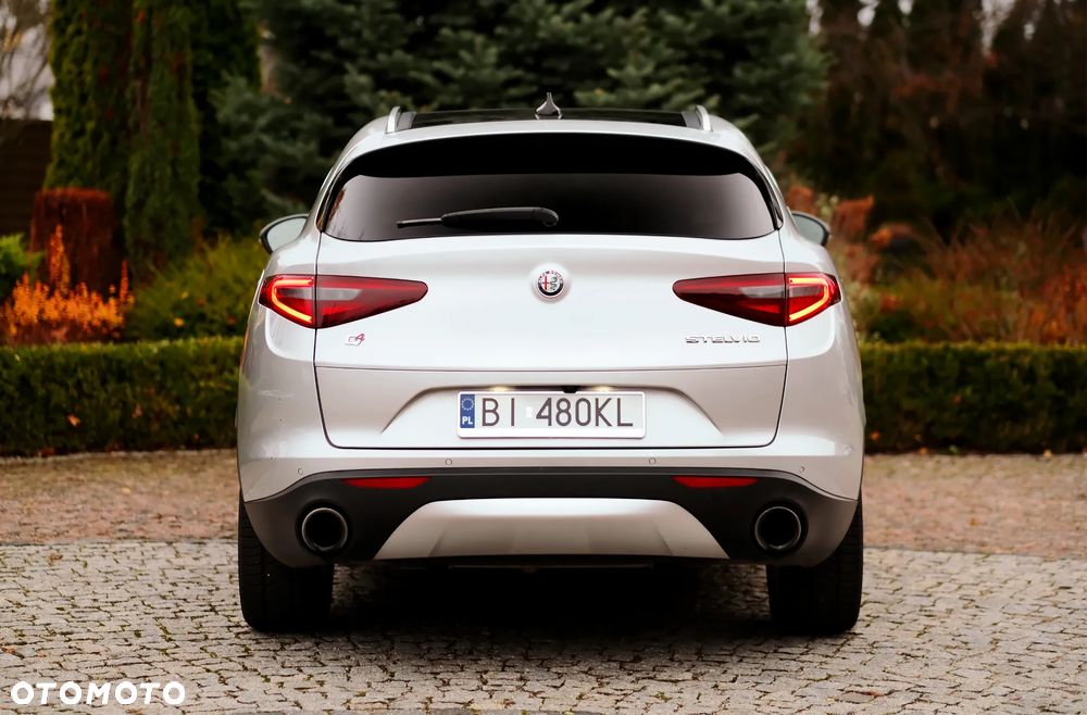 Alfa Romeo Stelvio - 11