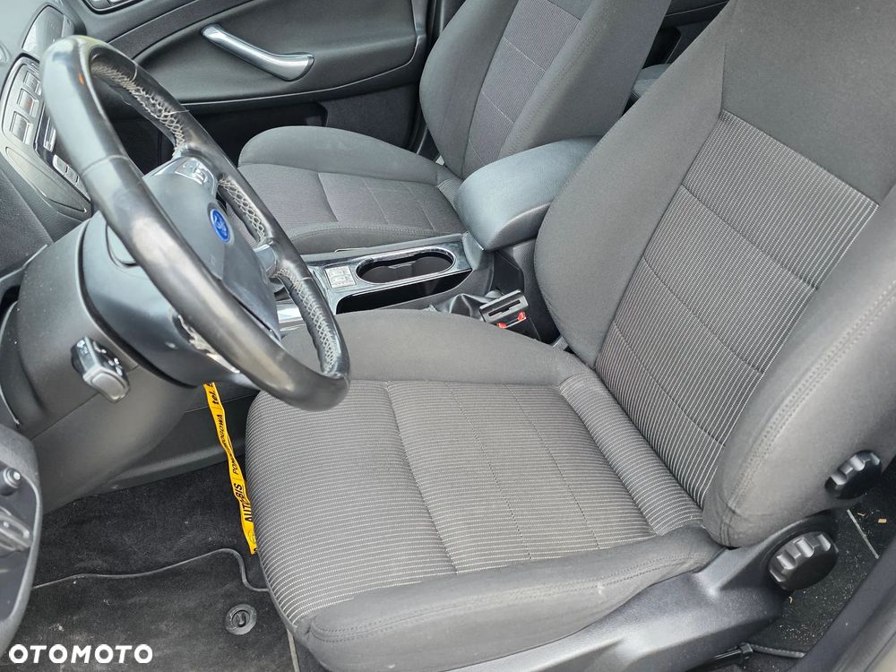 Ford Mondeo 2.3 Ghia - 20