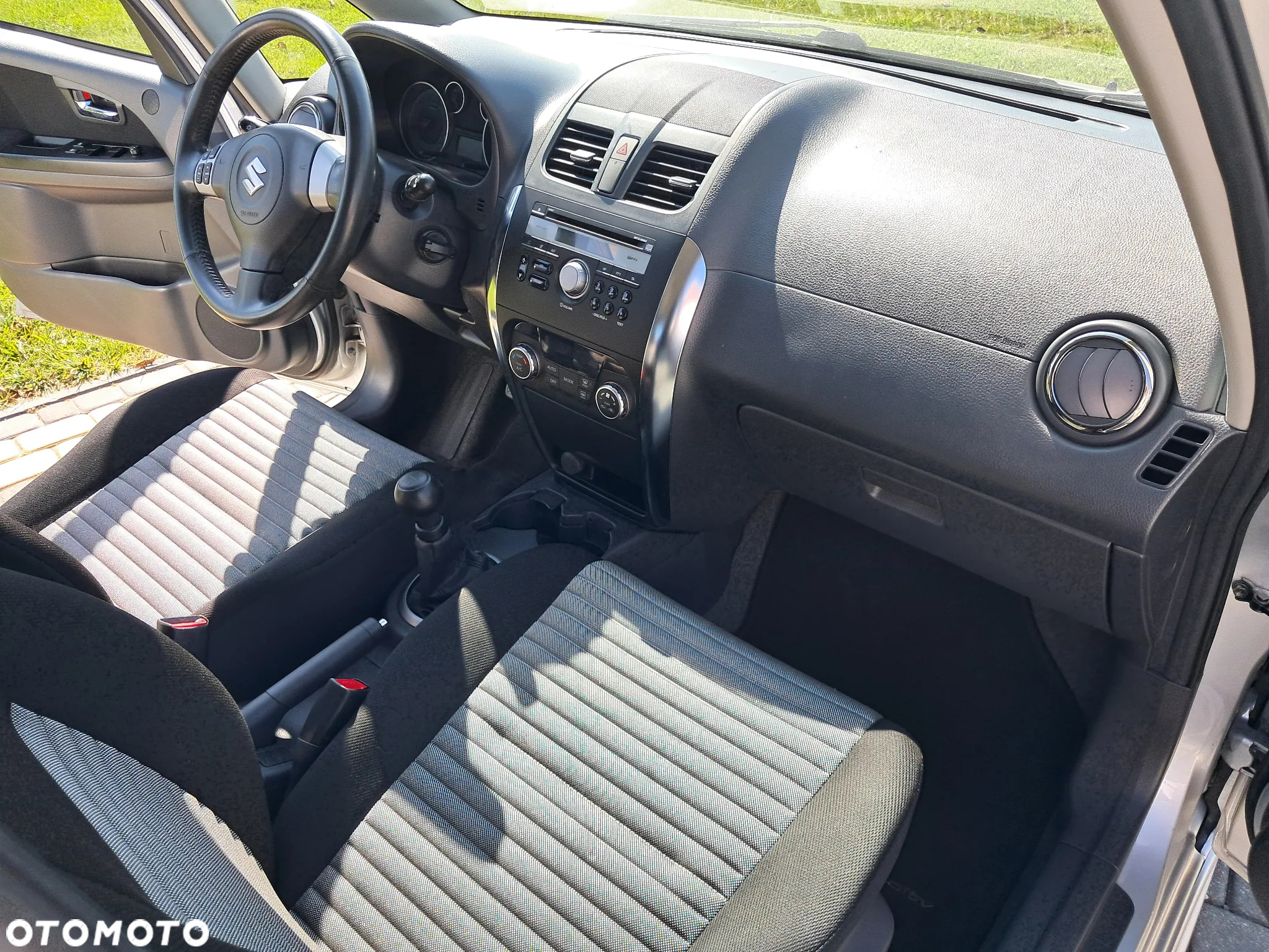 Suzuki SX4 1.6 Comfort Plus - 16