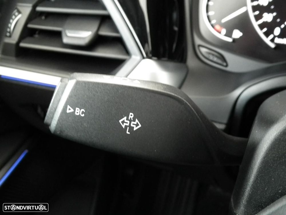 BMW 318 d Line Sport - 37