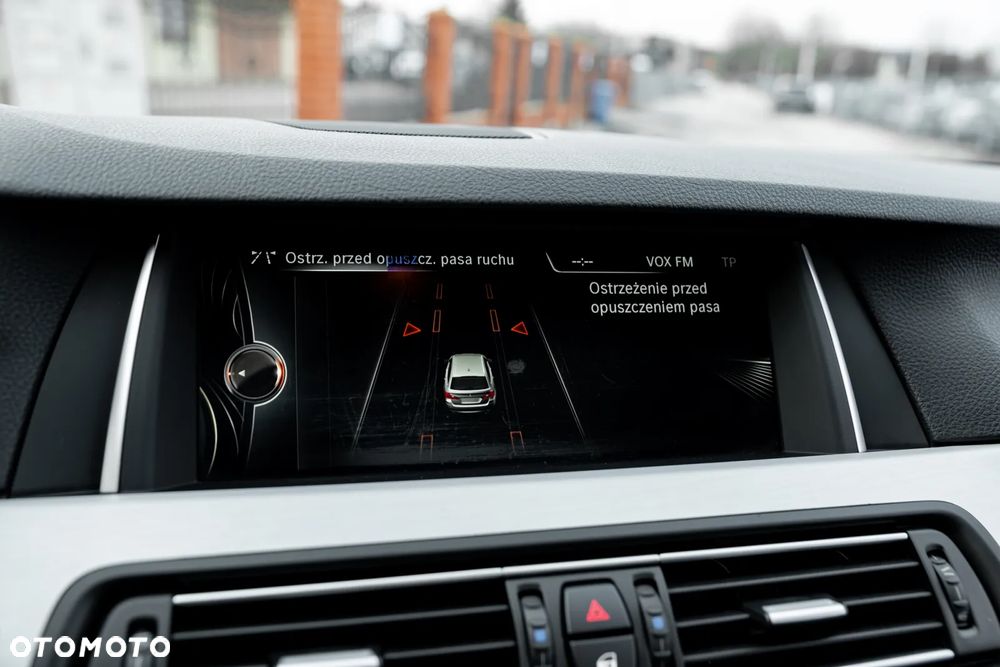 BMW Seria 5 535i xDrive Sport-Aut Luxury Line - 35