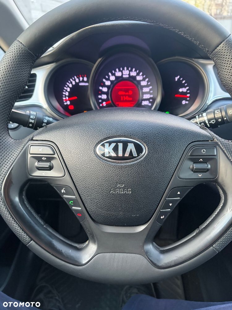 Kia Ceed 1.6 GDI ISG UEFA EURO 2016 - 12