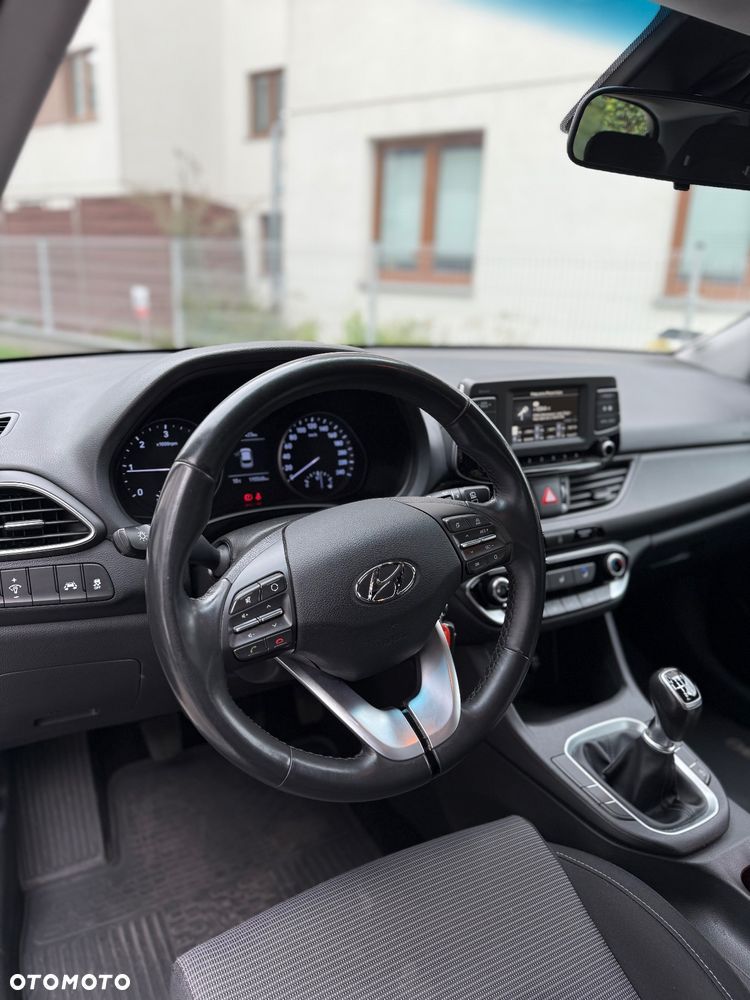 Hyundai i30 1.6 D Classic + - 12