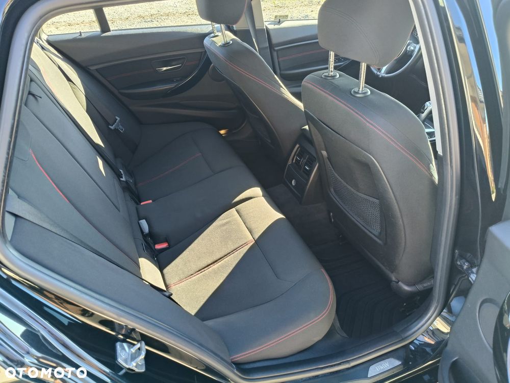 BMW Seria 3 318d Sport Line - 13