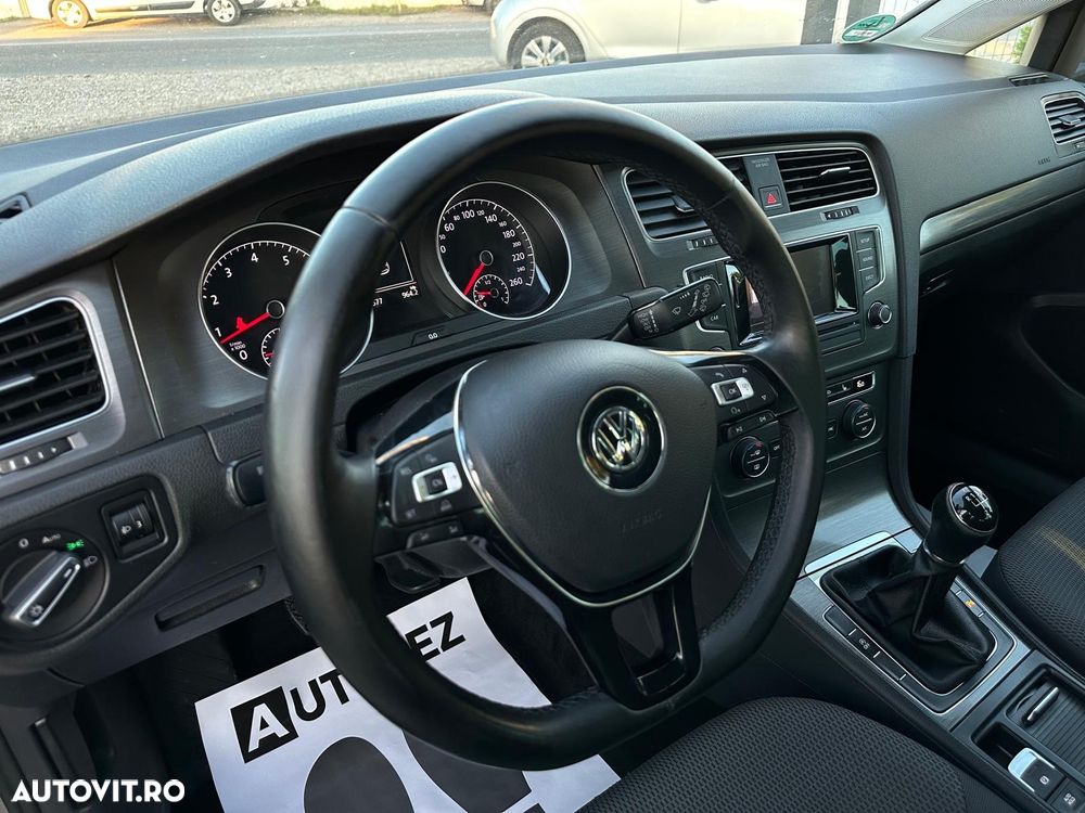 Volkswagen Golf - 9