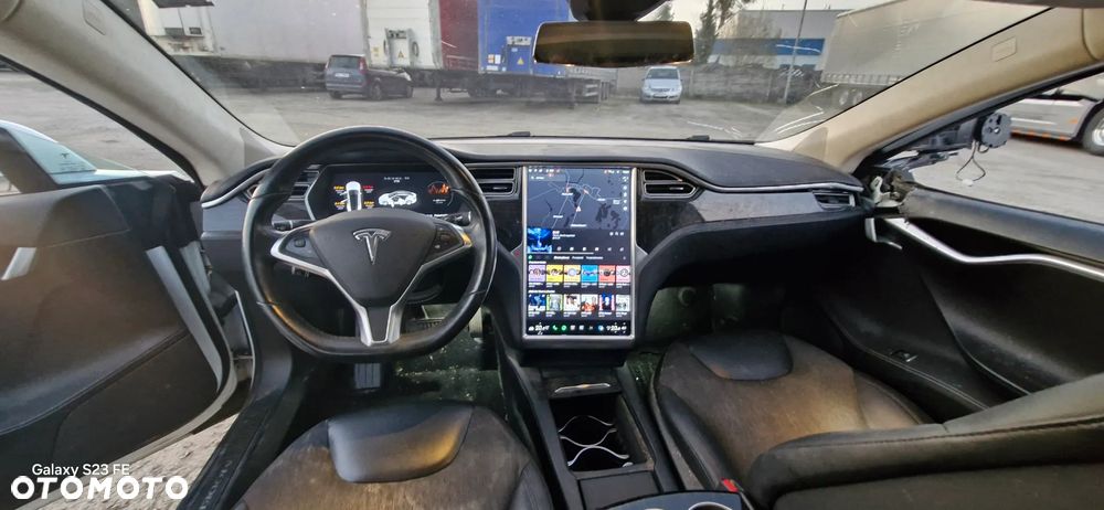 Tesla Model S - 14