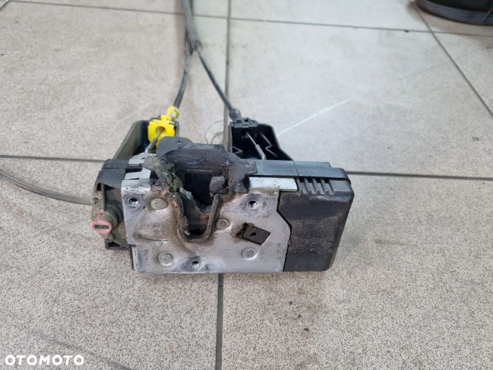 KLAMPA ZAMEK LINKI DRZWI PRAWYCH SUWANYCH TRAFIC VIVARO  01-14r. - 3
