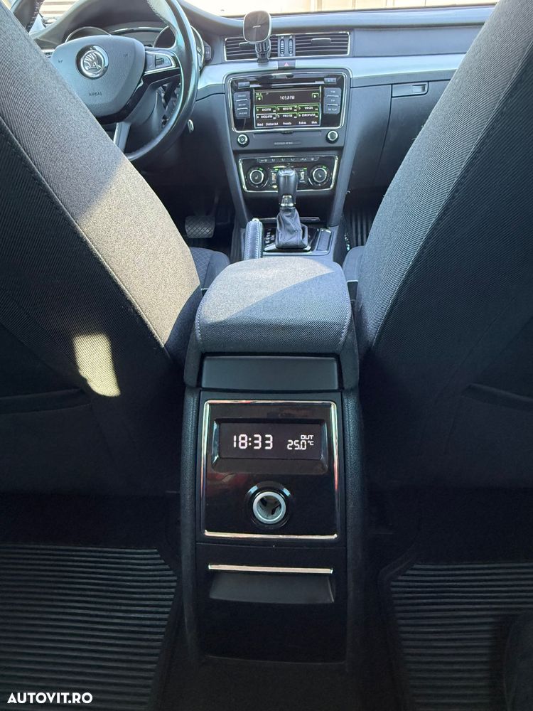 Skoda Superb 2.0 TDI Ambition DSG - 13