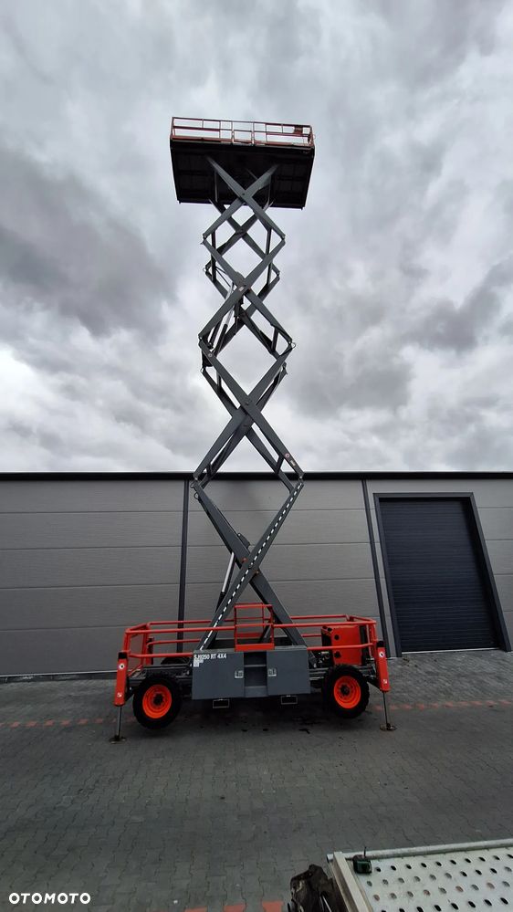 Skyjack SJ9250 Podest Podnośnik Nożycowy Terenowy Spalinowy 4x4 - 3