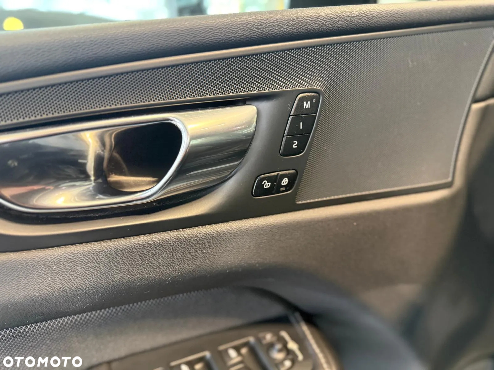 Volvo XC 60 B5 B AWD Momentum Pro - 16