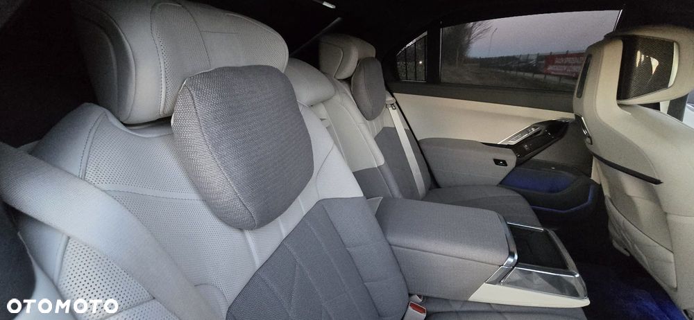 BMW Seria 7 740d xDrive mHEV sport - 23