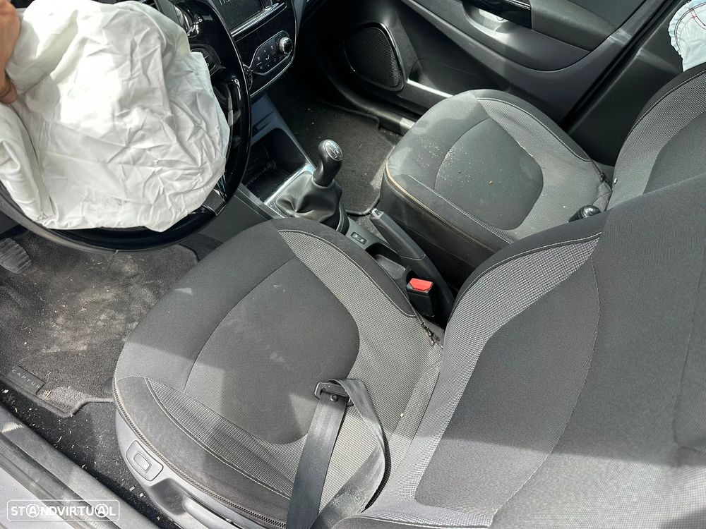 Renault Captur 1.5 dCi 90cv  de 2018 para peças - 5