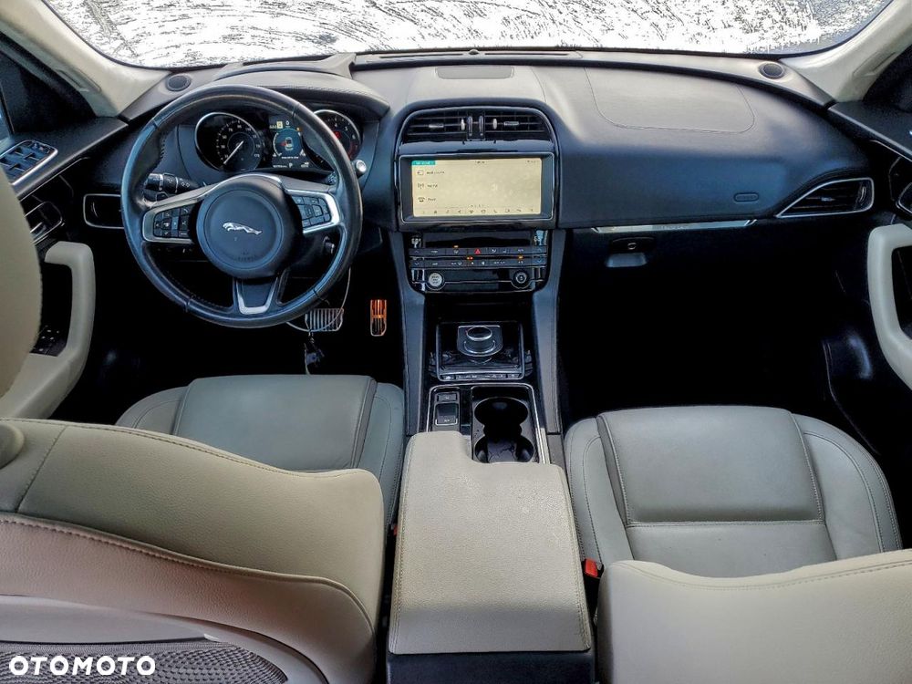 Jaguar F-Pace P250 AWD - 9