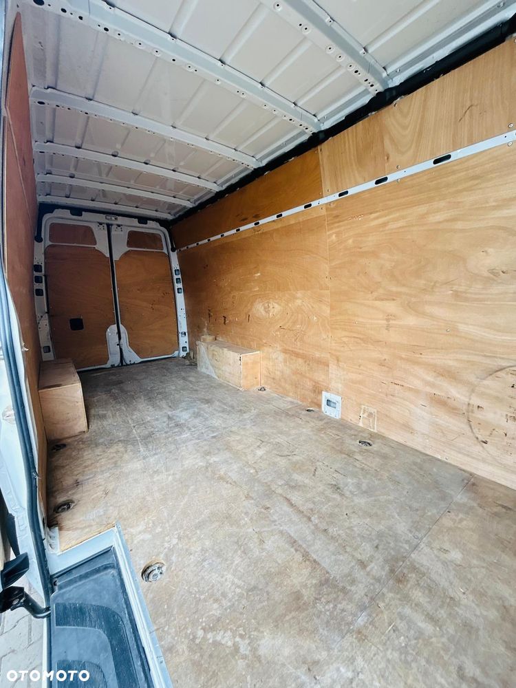 Mercedes-Benz Sprinter - 13