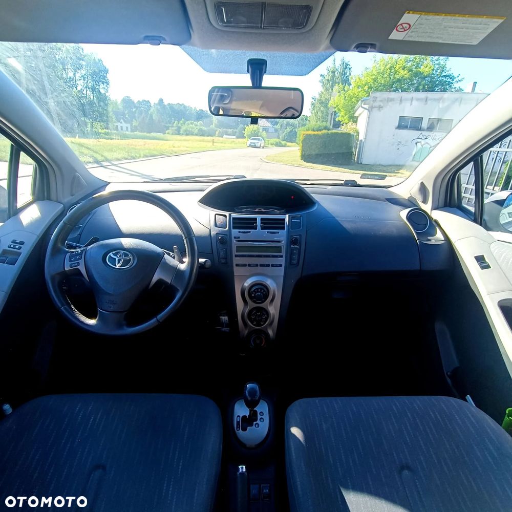 Toyota Yaris - 10