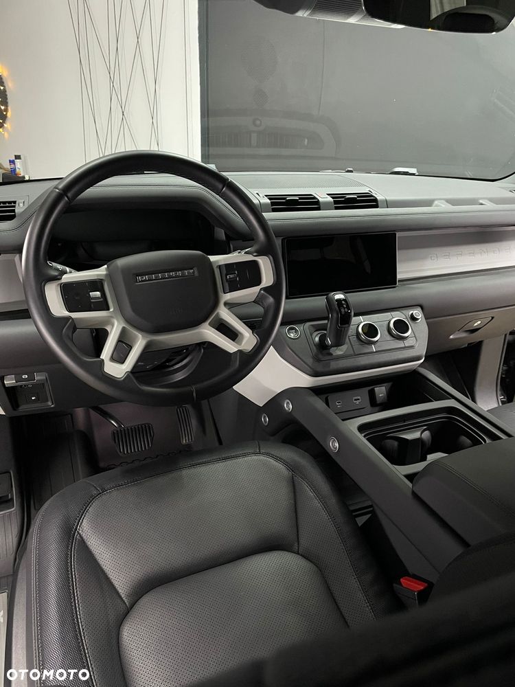 Land Rover Defender - 16