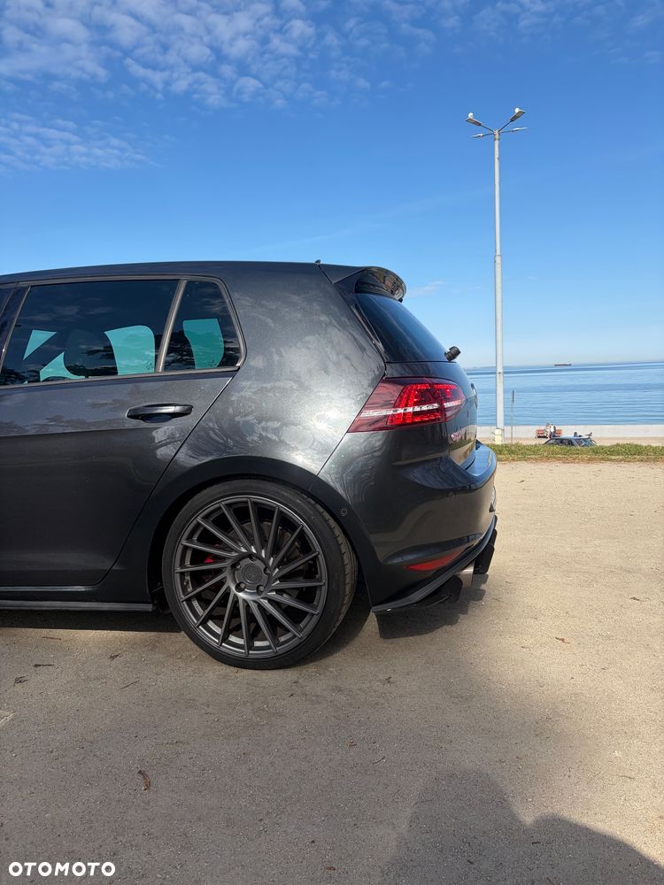 Volkswagen Golf - 34