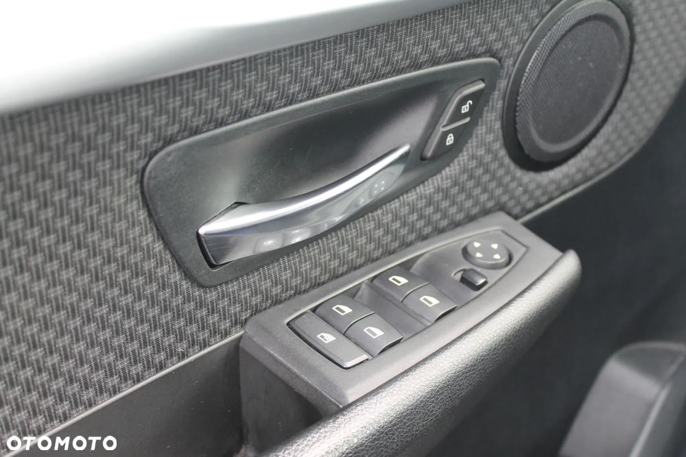BMW Seria 2 216d - 26
