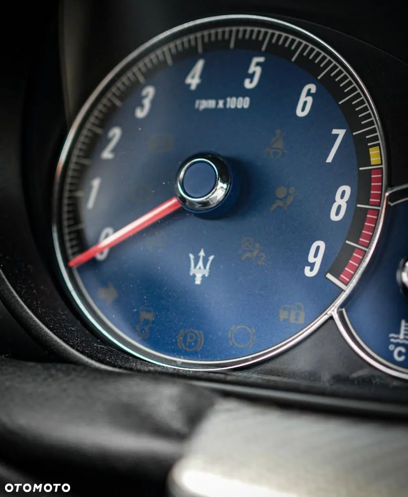 Maserati GranTurismo S Automat - 34