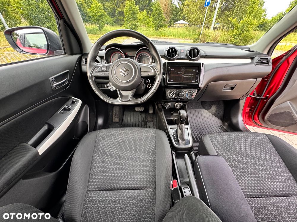 Suzuki Swift 1.2 Premium Plus CVT - 4