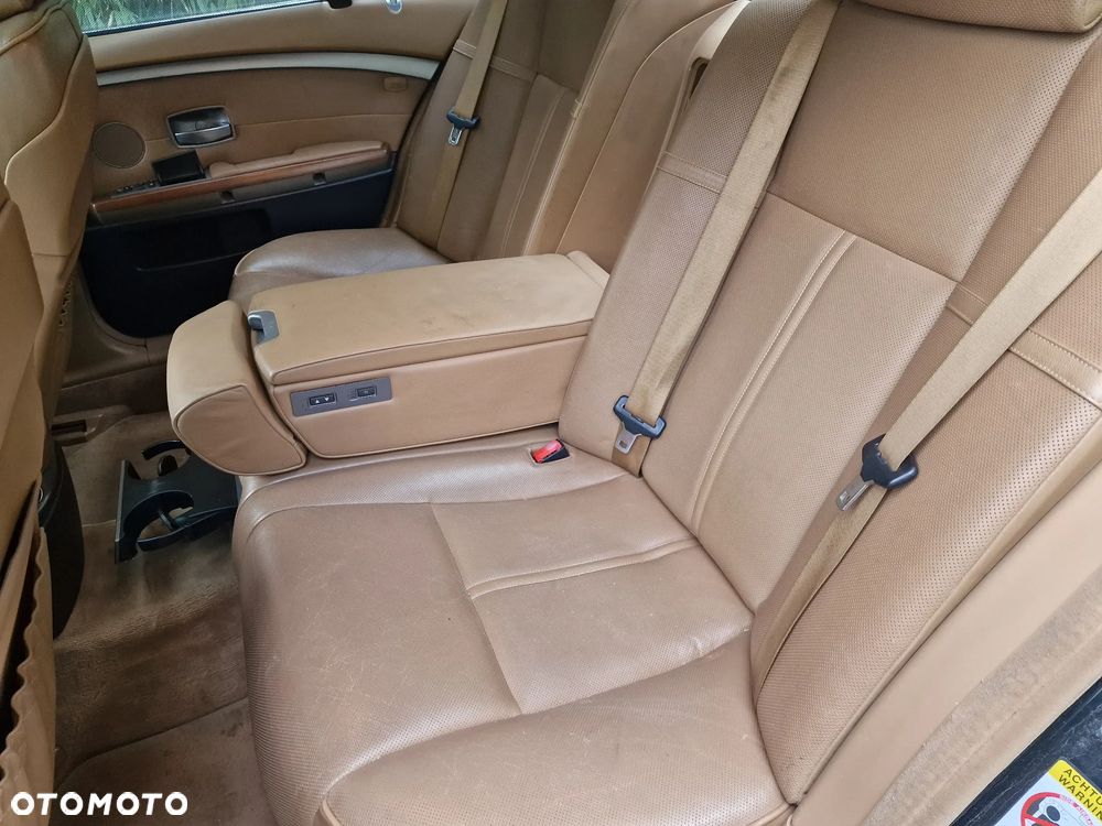 BMW Seria 7 745i - 10