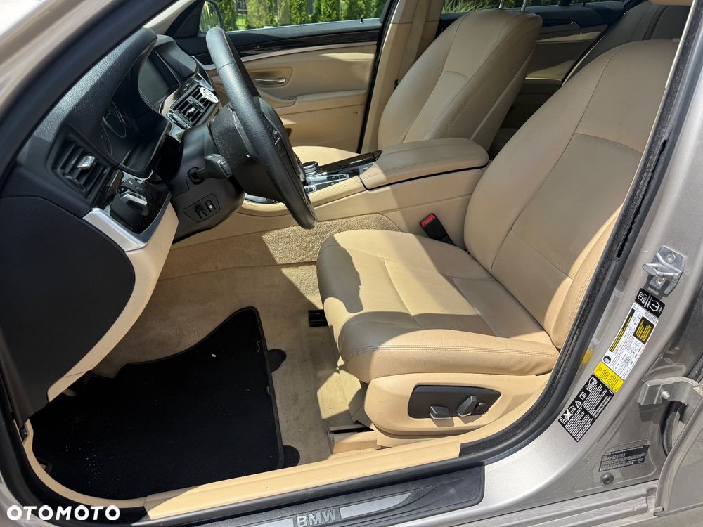 BMW Seria 5 528i xDrive Sport-Aut Luxury Line - 16
