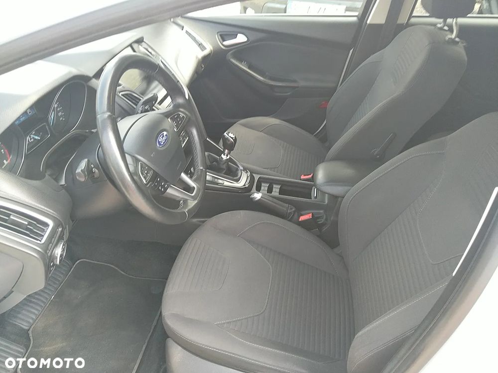 Ford Focus 1.0 EcoBoost Titanium - 24