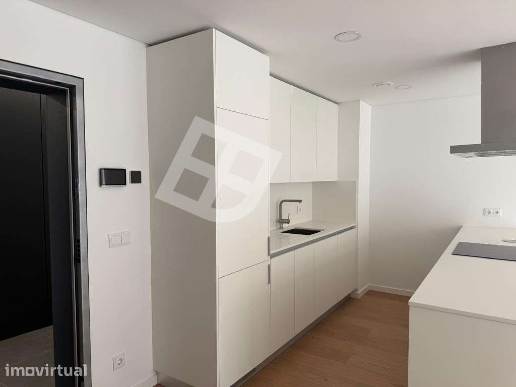 Apartamento T2 com 2 lugares de garagem - Centro de Aveiro - Grande imagem: 4/31